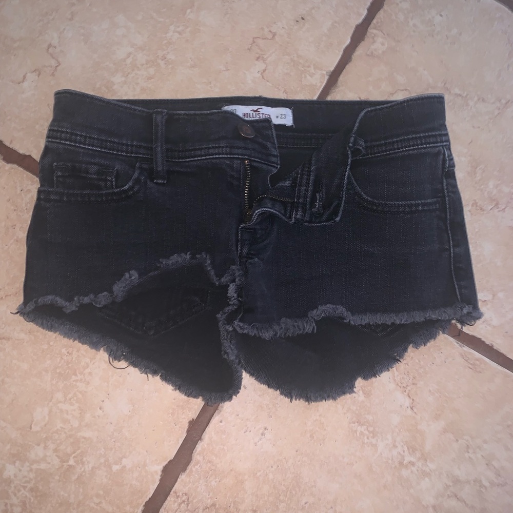 Black jean Hollister Shorts!